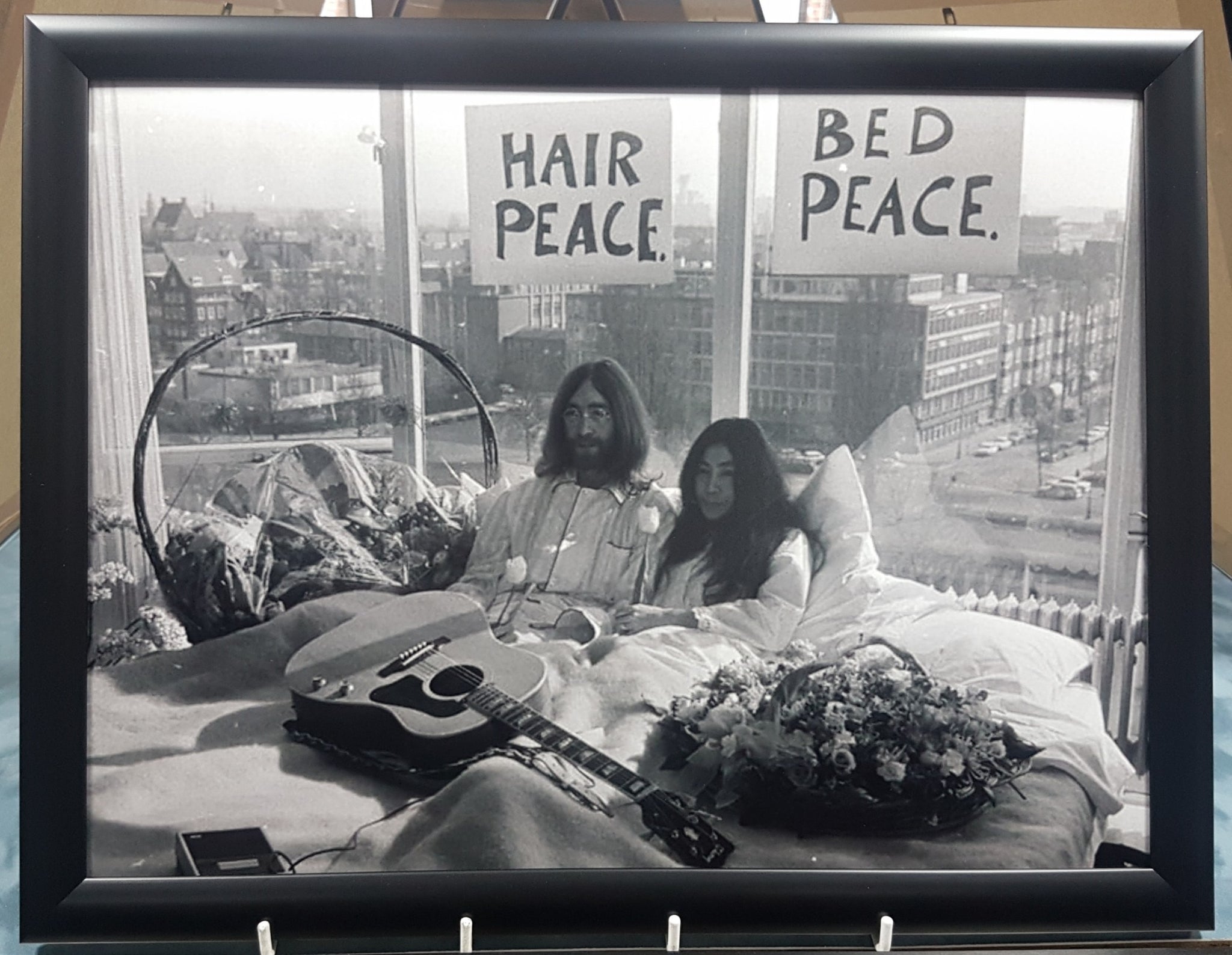John Lennon and Yoko Ono Framed 16x12 Photo.